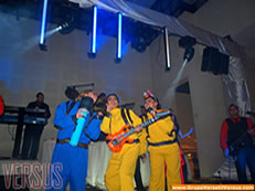 Ambiente y shows de grupo musical versus